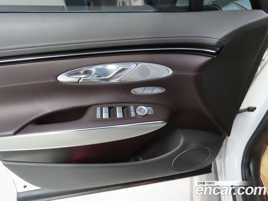 Genesis GV70 2024