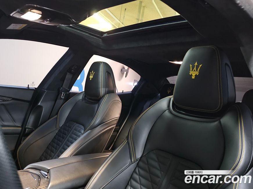 Maserati Ghibli 2021