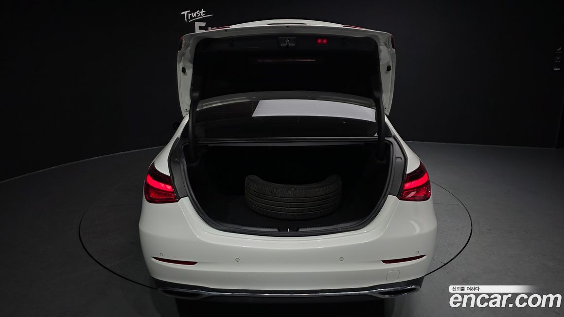 Mercedes-Benz C-Class 2023