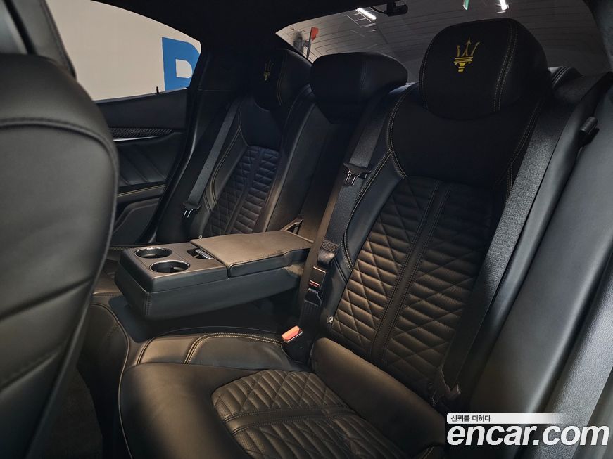 Maserati Ghibli 2021
