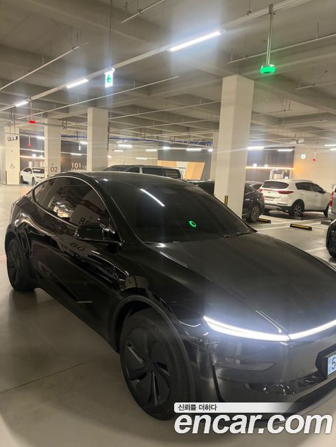 Tesla Model Y 2025