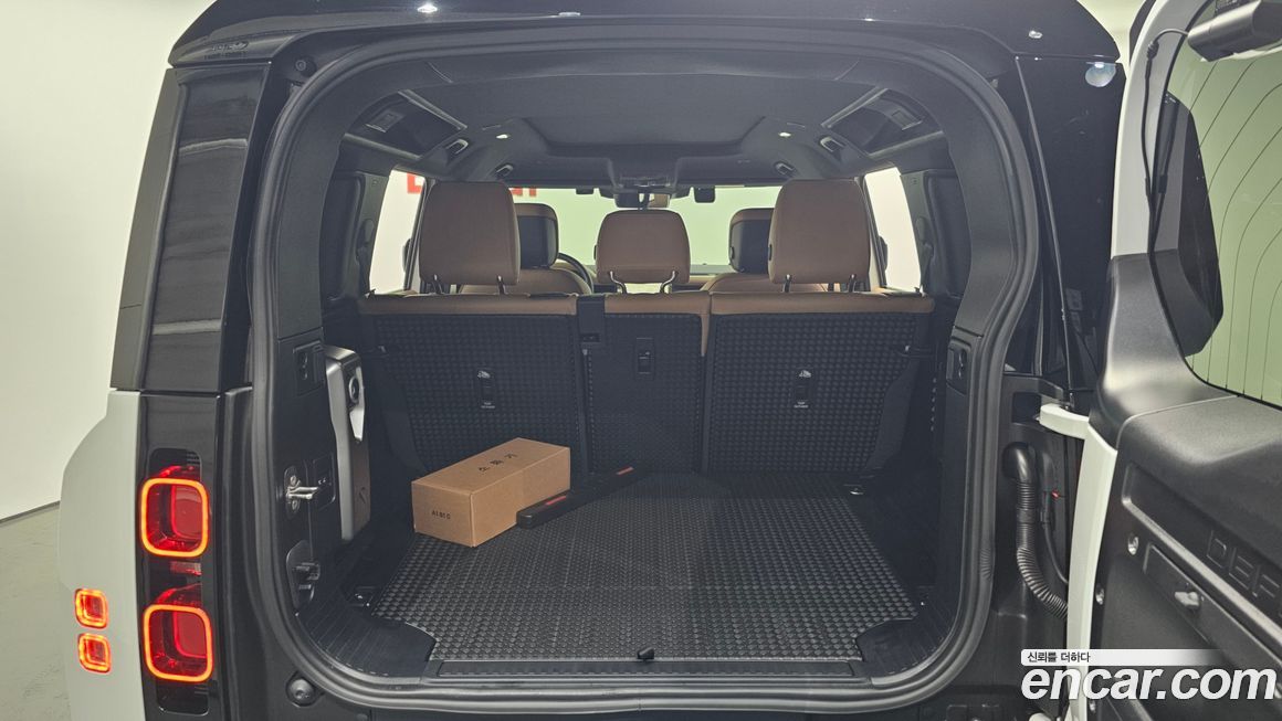 Land Rover Defender 2025