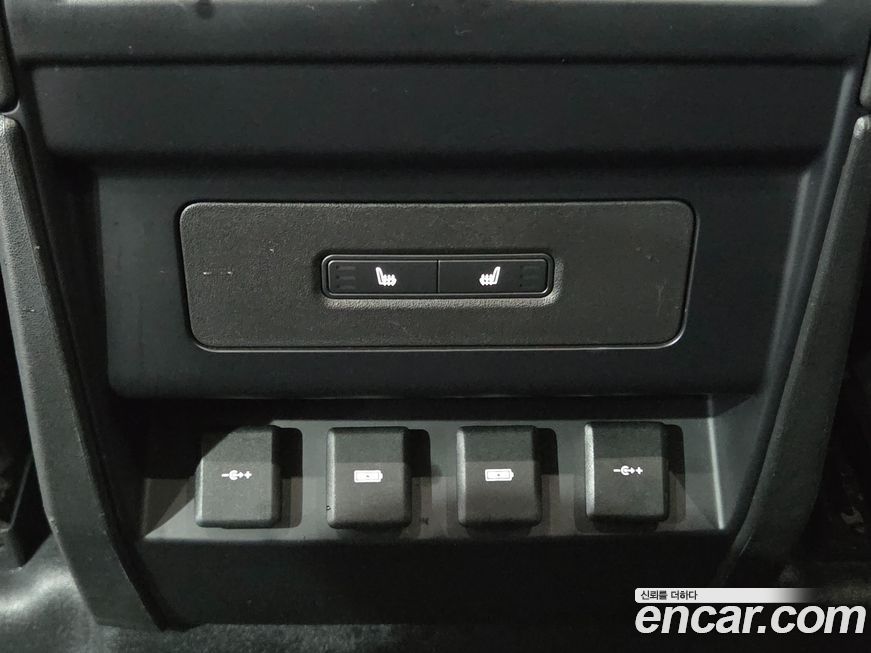 Land Rover Defender 2020