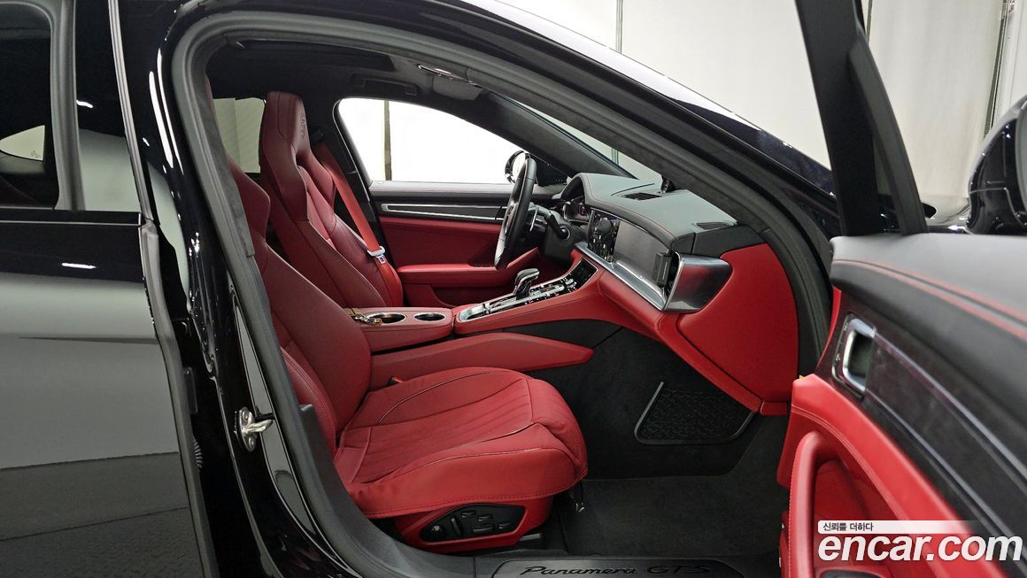 Porsche Panamera 2023