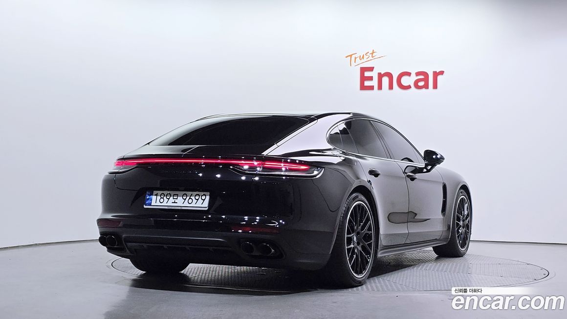 Porsche Panamera 2023