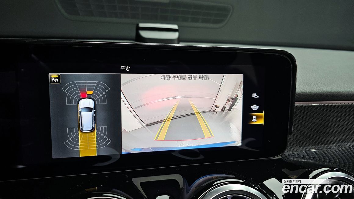 Mercedes-Benz GLB-Class 2023