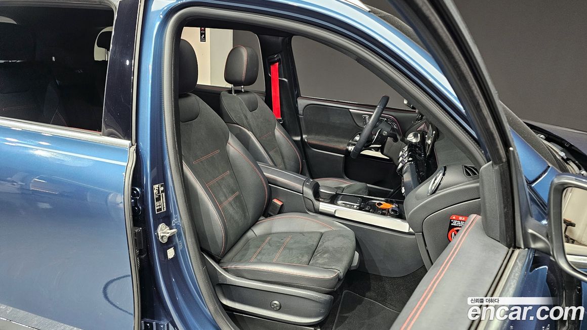 Mercedes-Benz GLB-Class 2023