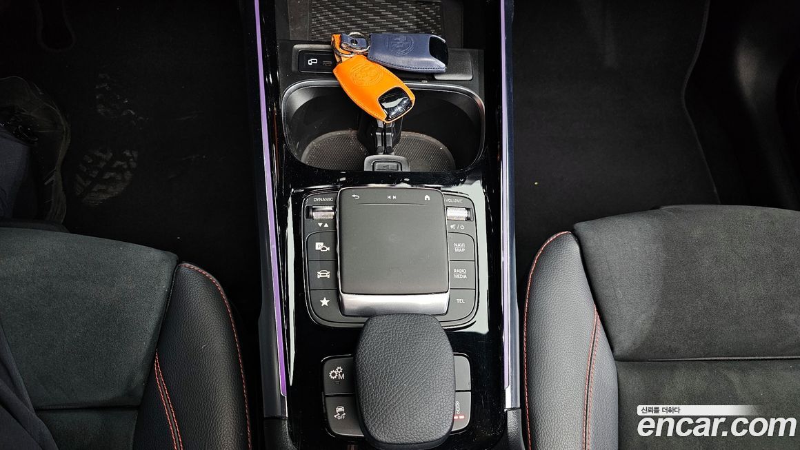 Mercedes-Benz GLB-Class 2023