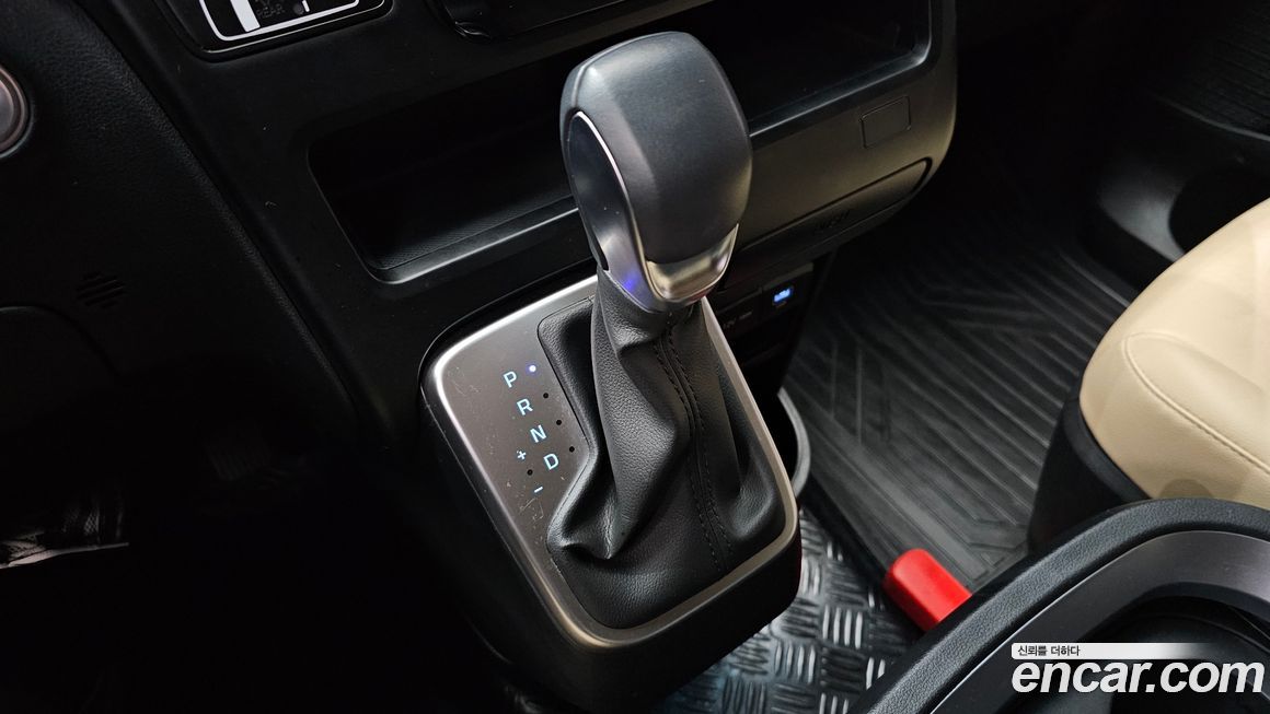 Hyundai Staria 2025