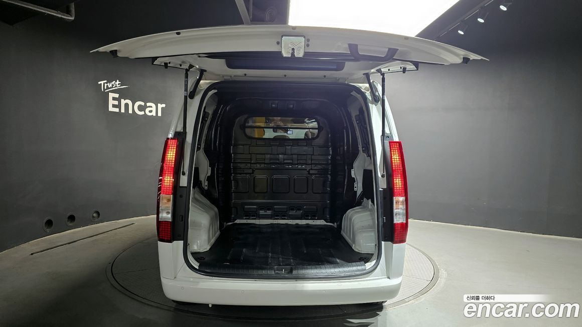 Hyundai Staria 2025