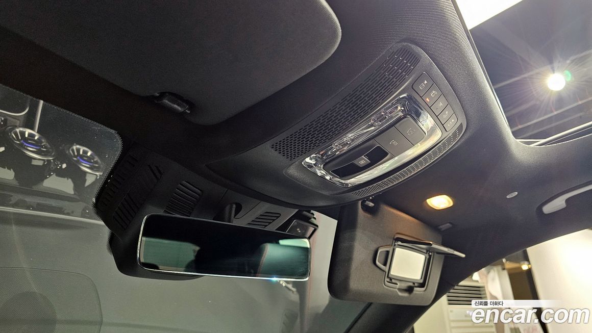 Mercedes-Benz GLB-Class 2023