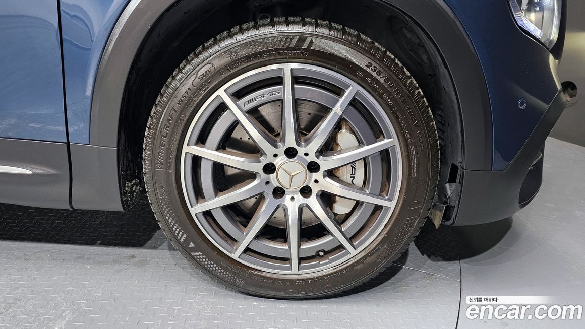 Mercedes-Benz GLB-Class 2023