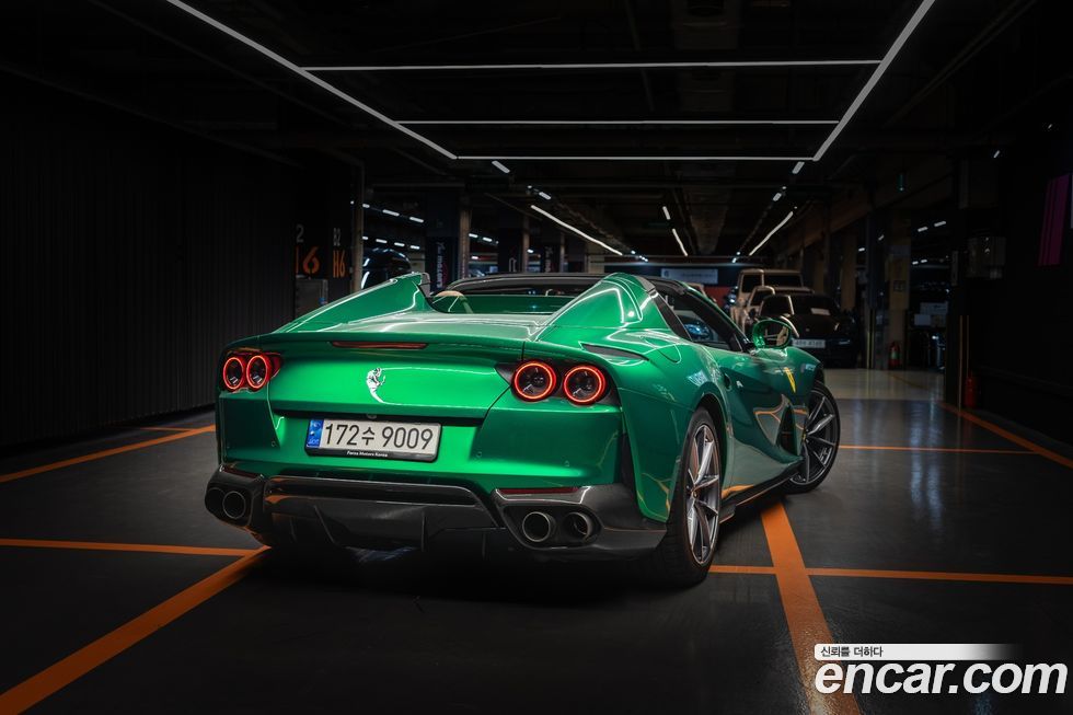 Ferrari 812 2021