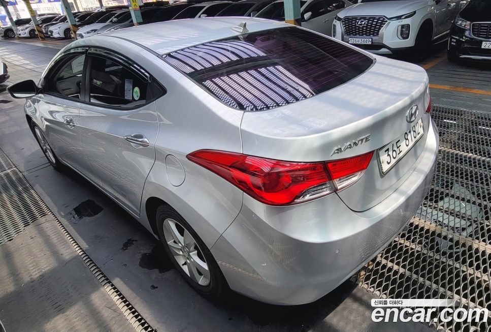 Hyundai AVANTE 2011