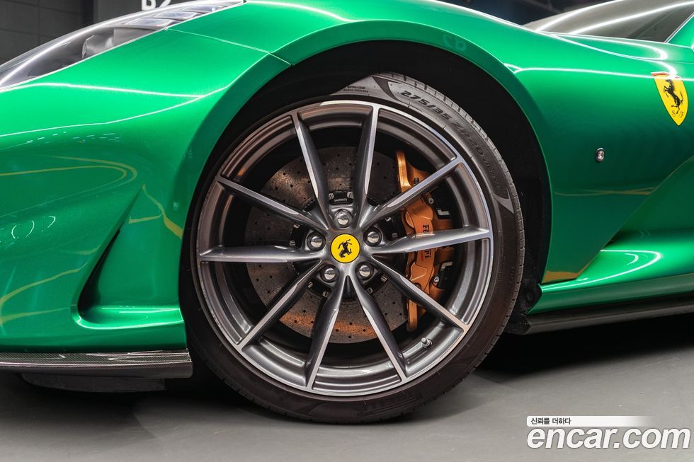 Ferrari 812 2021