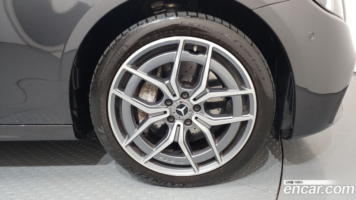Mercedes-Benz E-Class 2022