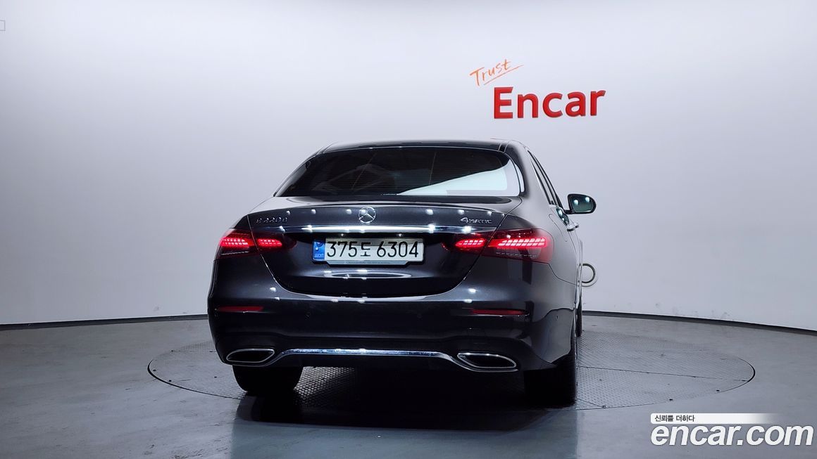 Mercedes-Benz E-Class 2022