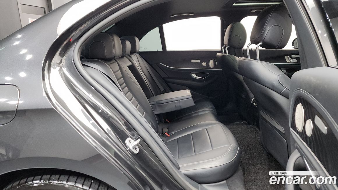 Mercedes-Benz E-Class 2022
