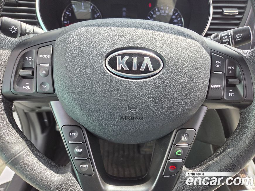 Kia K5 2011