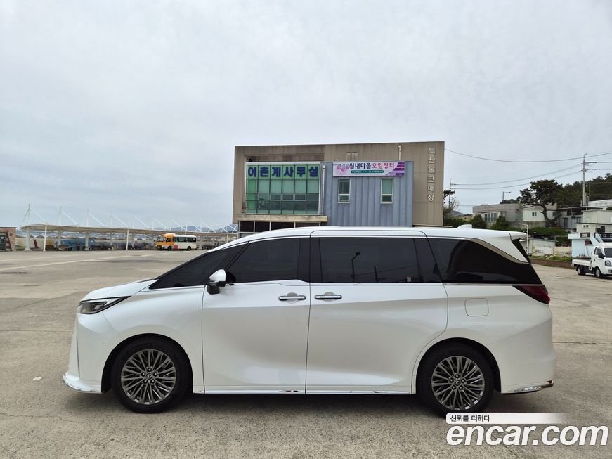 Lexus LM 2025