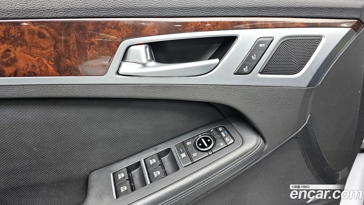 Hyundai Genesis 2015