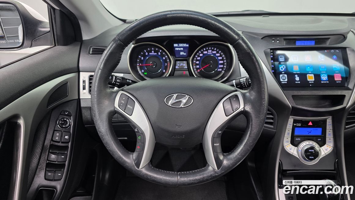 Hyundai AVANTE 2012