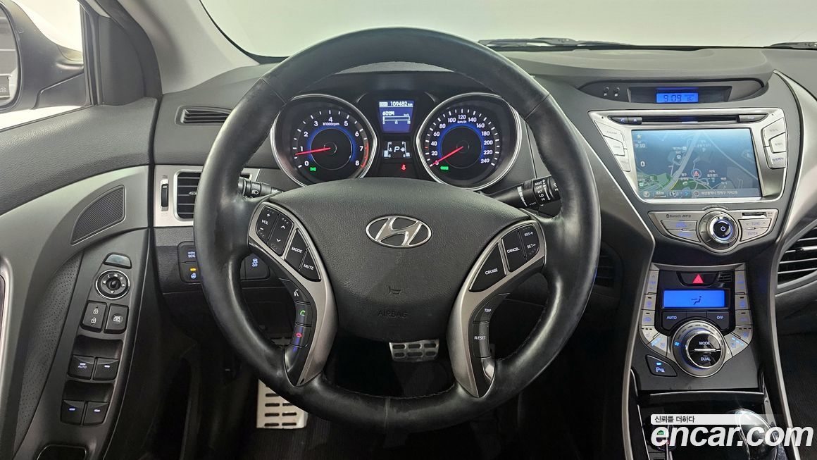 Hyundai AVANTE 2013