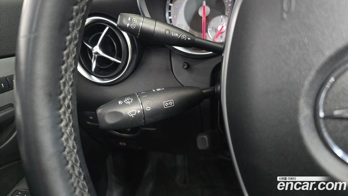 Mercedes-Benz SLK-Class 2012