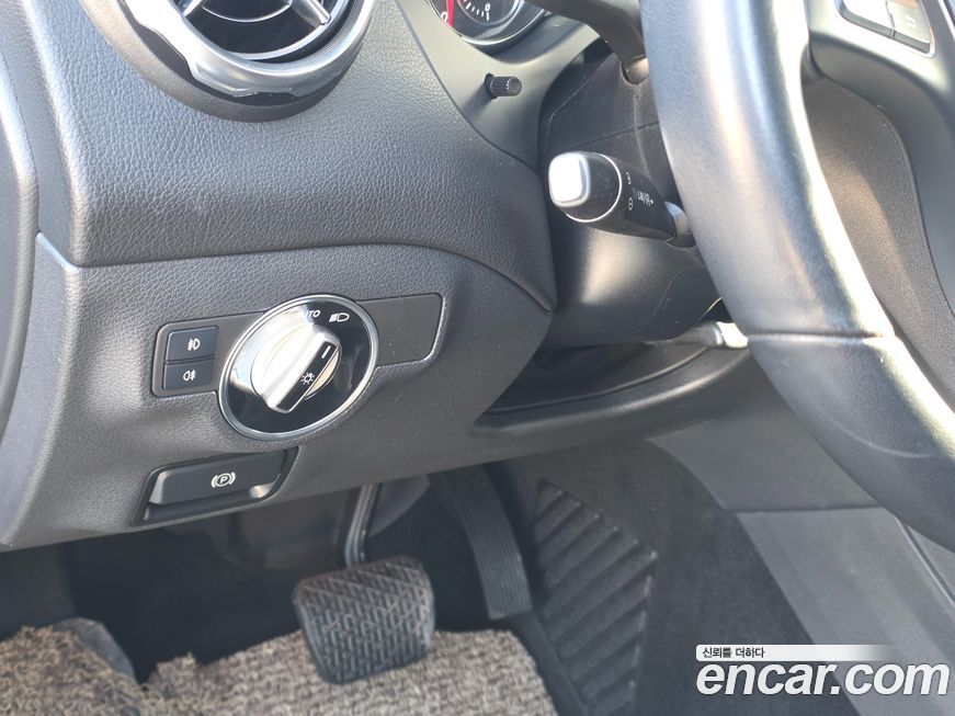 Mercedes-Benz GLA-Class 2019