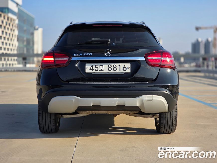 Mercedes-Benz GLA-Class 2019