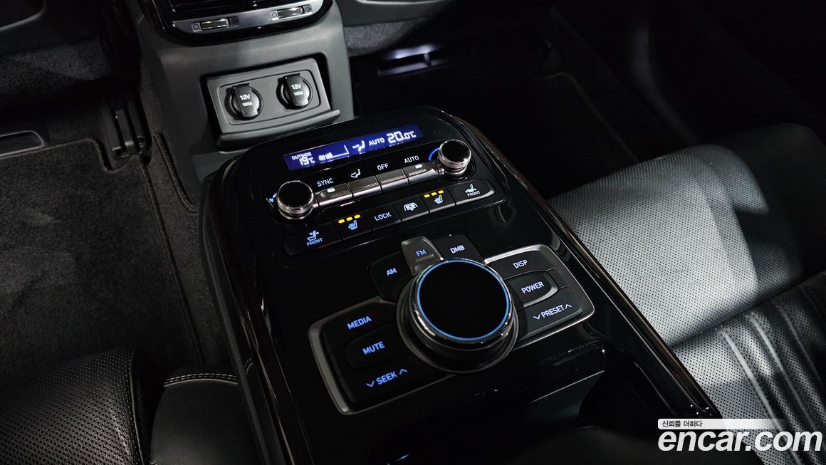 Genesis EQ900 2018