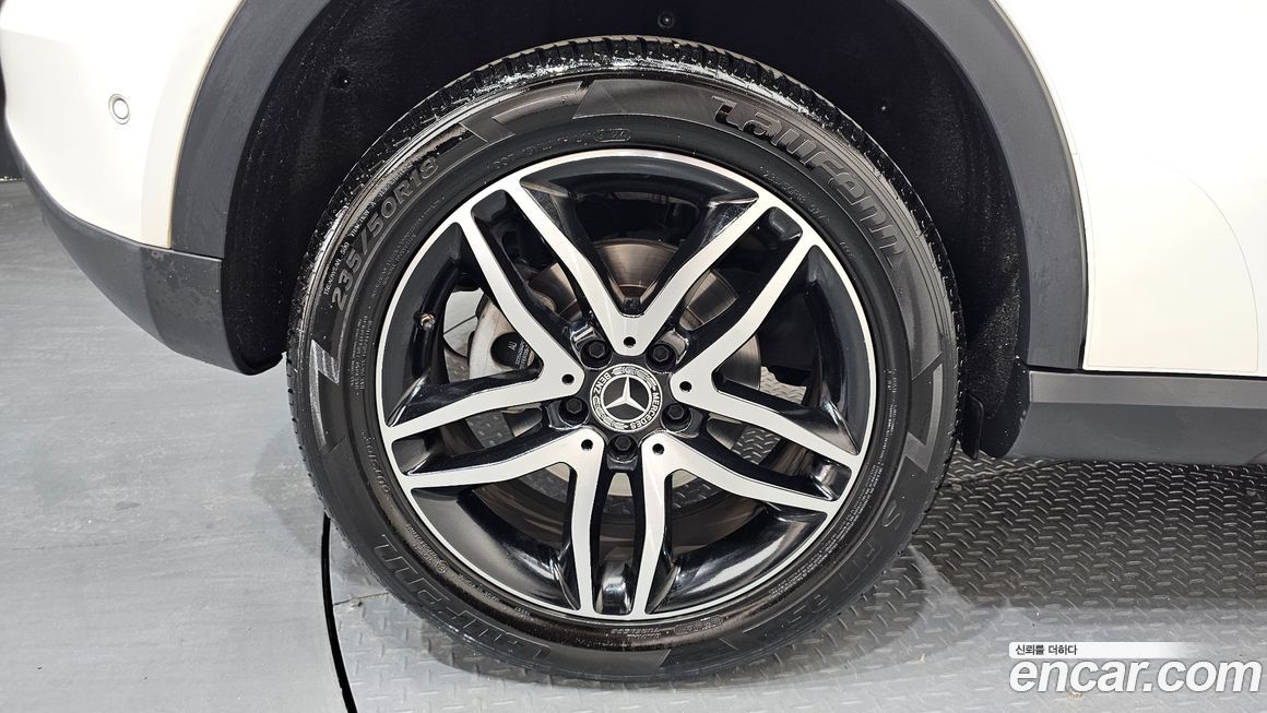 Mercedes-Benz GLA-Class 2019