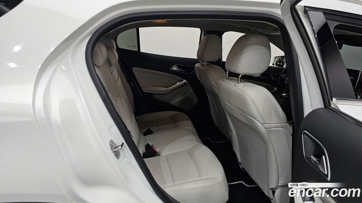 Mercedes-Benz GLA-Class 2019