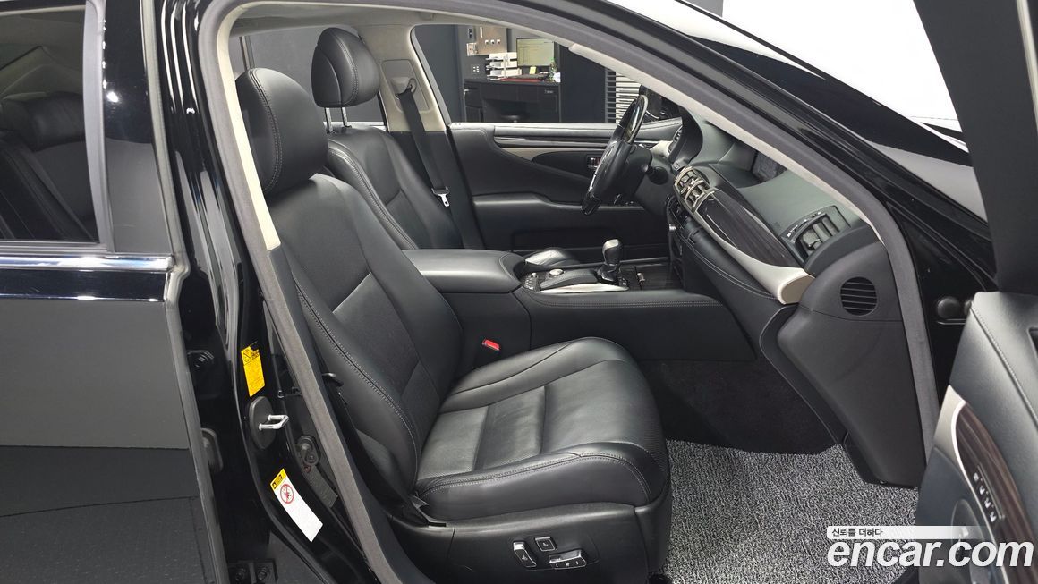 Lexus LS 2014