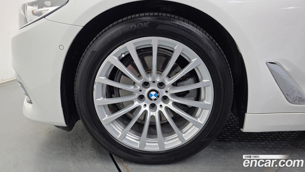 BMW 5-Series 2019