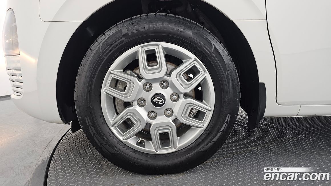 Hyundai Staria 2025