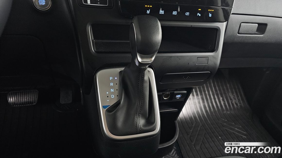 Hyundai Staria 2025