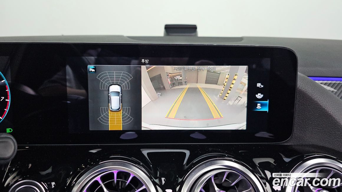 Mercedes-Benz GLA-Class 2021