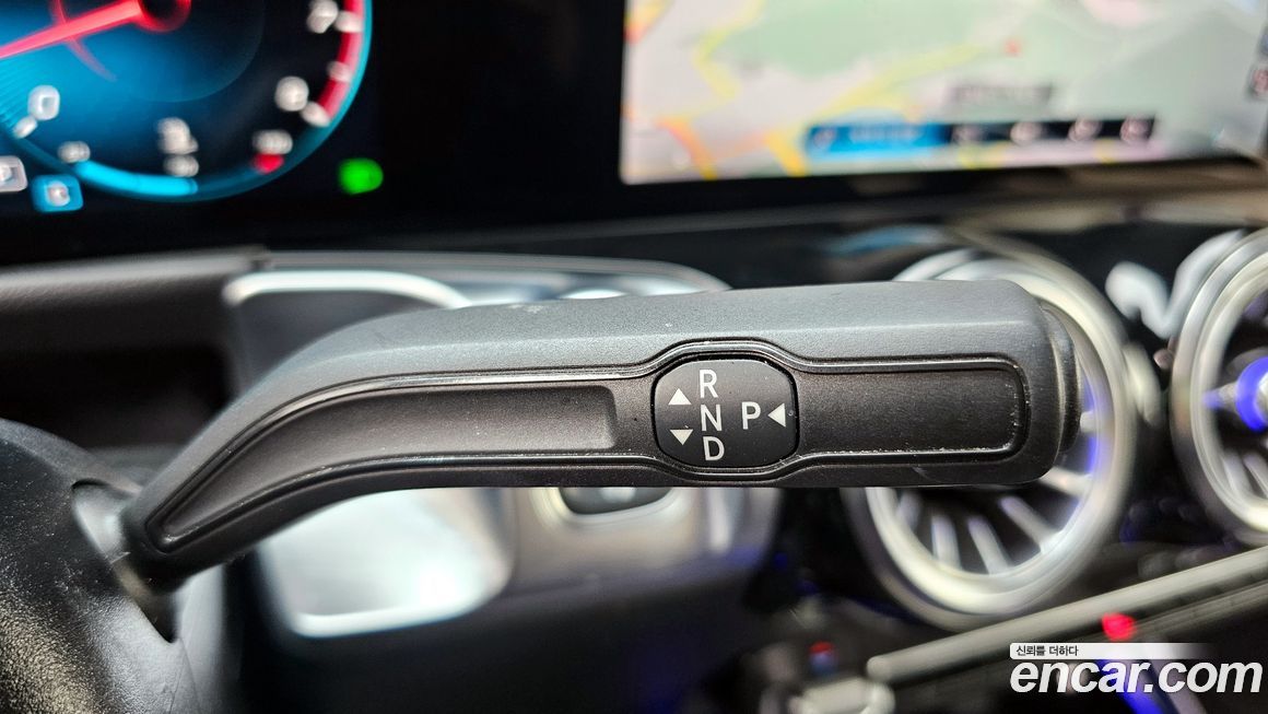 Mercedes-Benz GLB-Class 2021