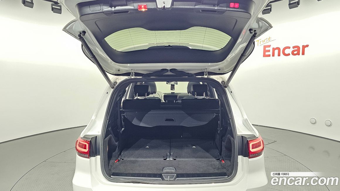 Mercedes-Benz GLB-Class 2021