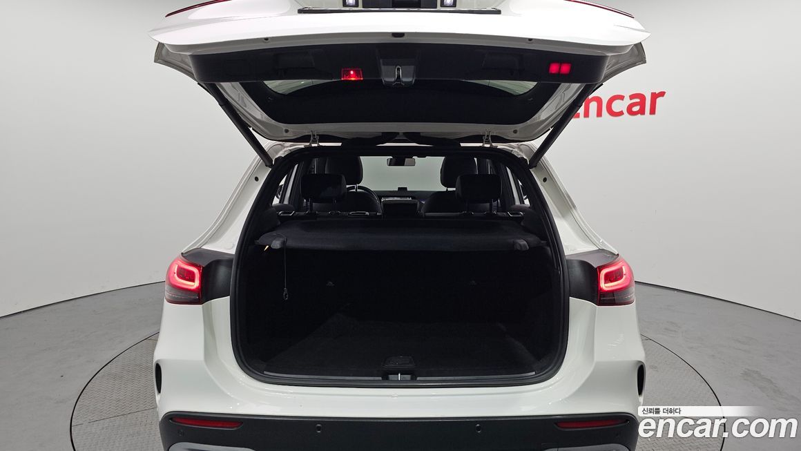 Mercedes-Benz GLA-Class 2021