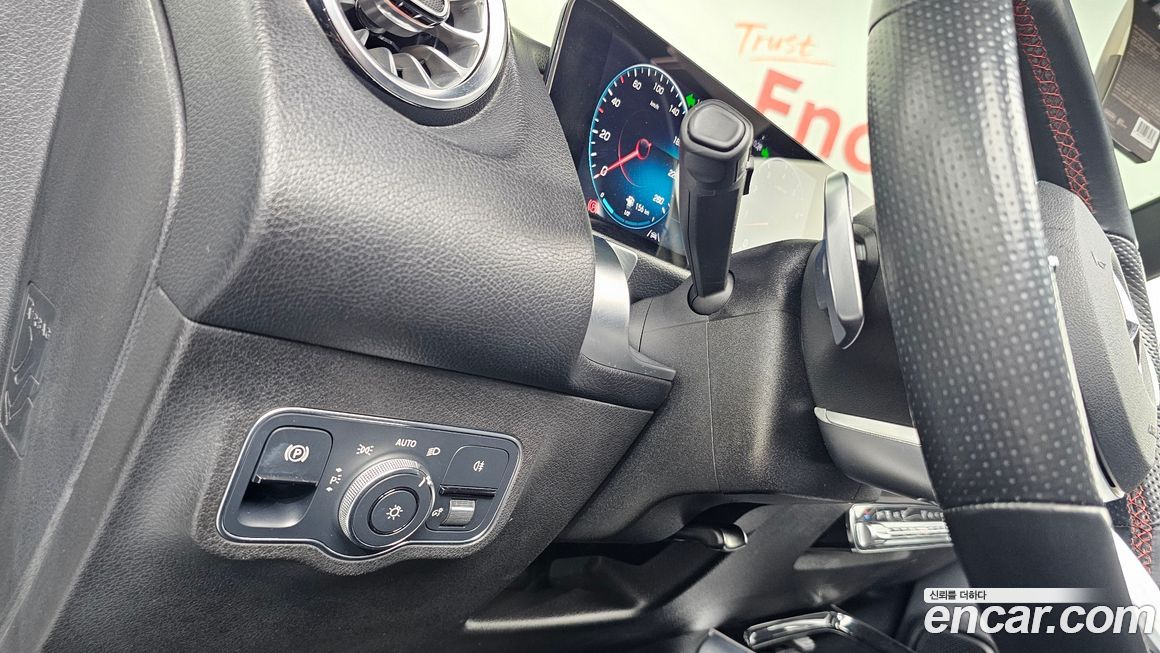 Mercedes-Benz GLB-Class 2021