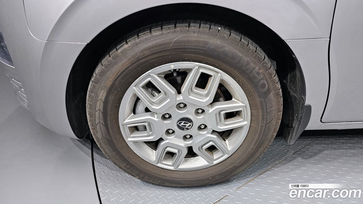 Hyundai Staria 2025