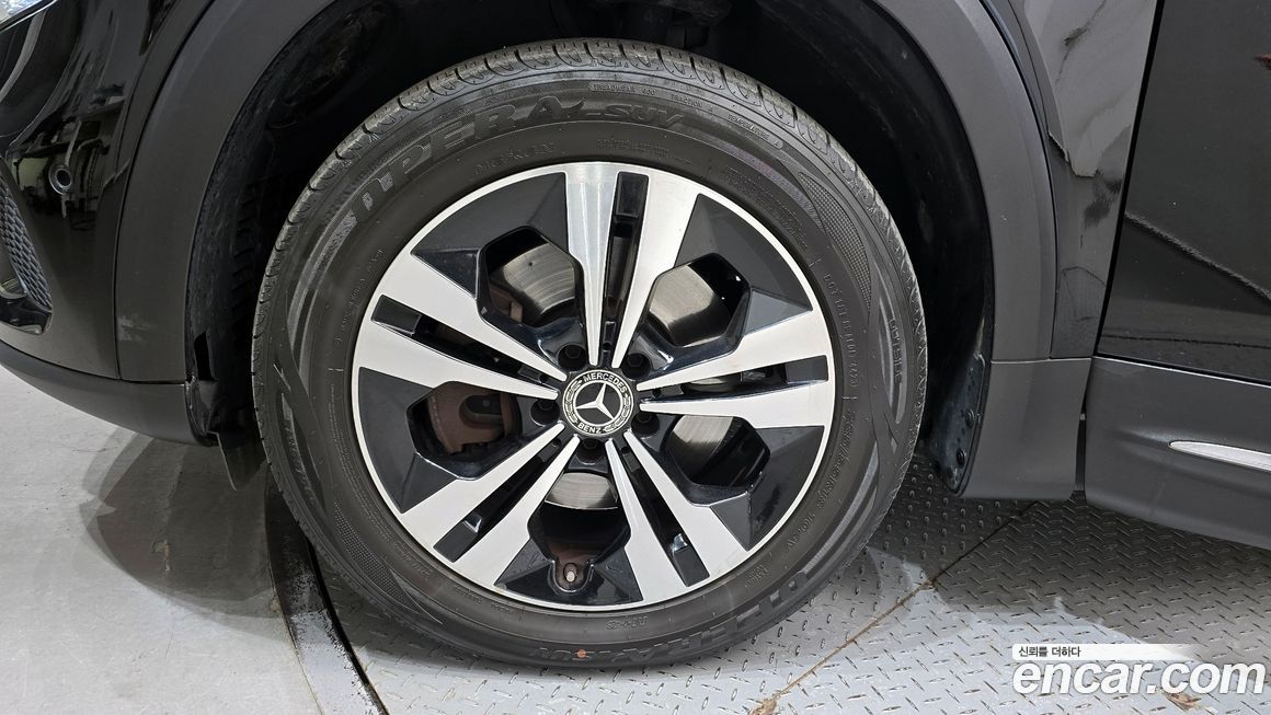 Mercedes-Benz GLB-Class 2021