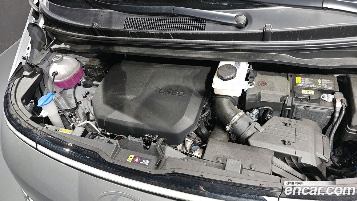 Hyundai Staria 2025