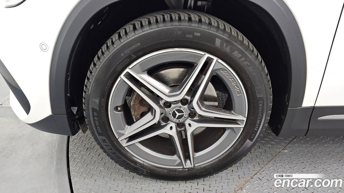 Mercedes-Benz GLA-Class 2021