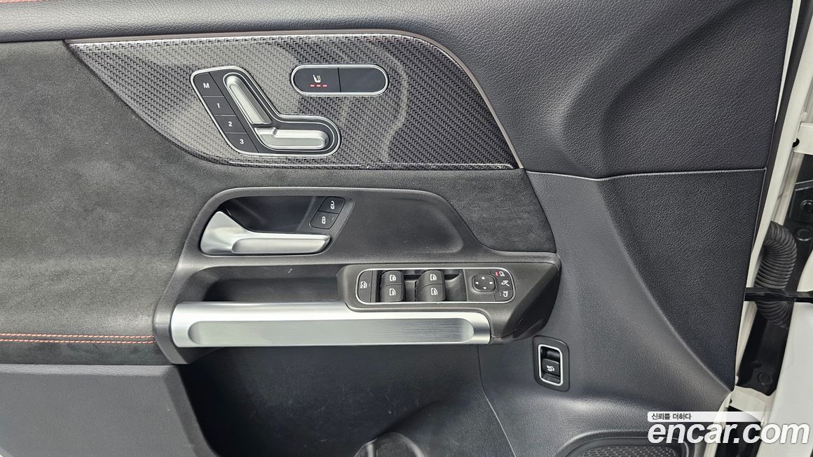 Mercedes-Benz GLB-Class 2021