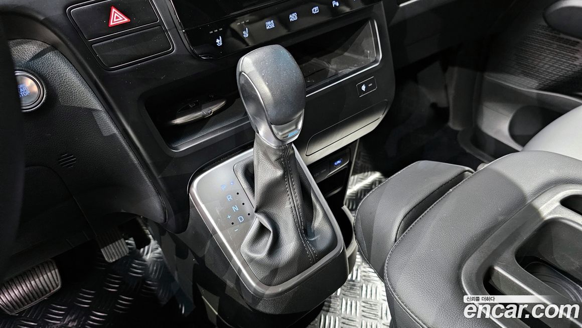 Hyundai Staria 2025