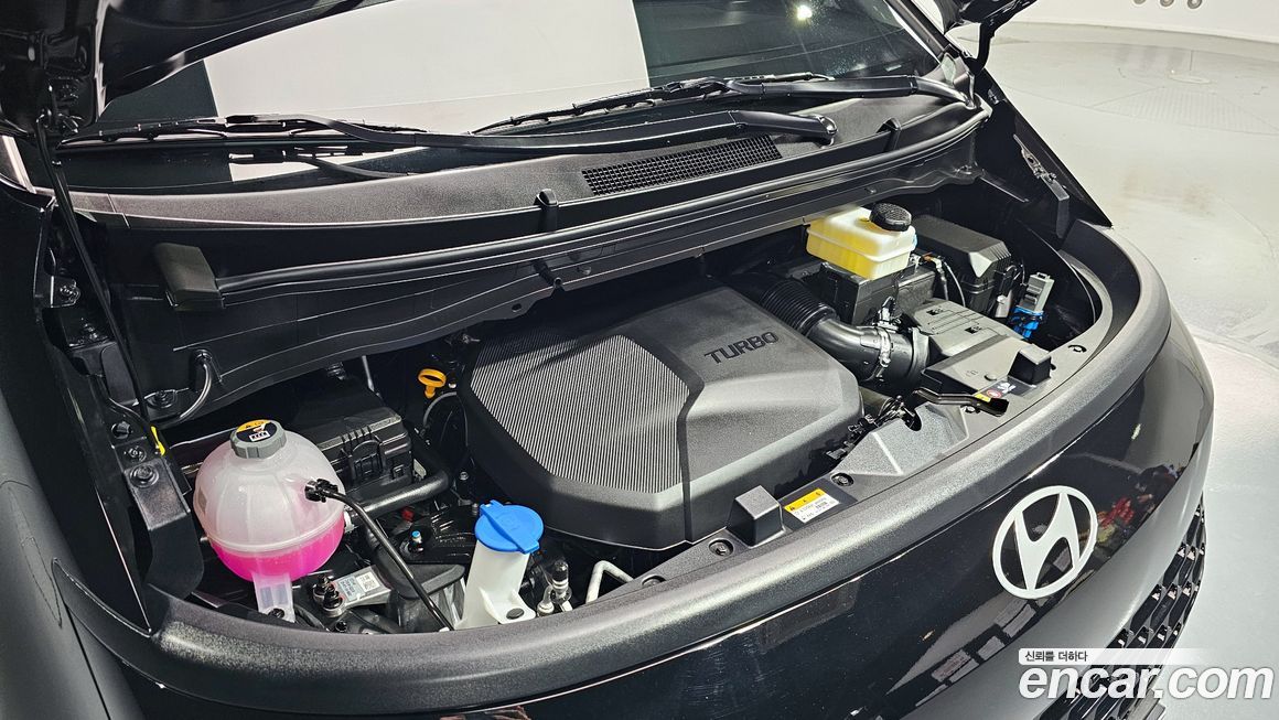 Hyundai Staria 2025