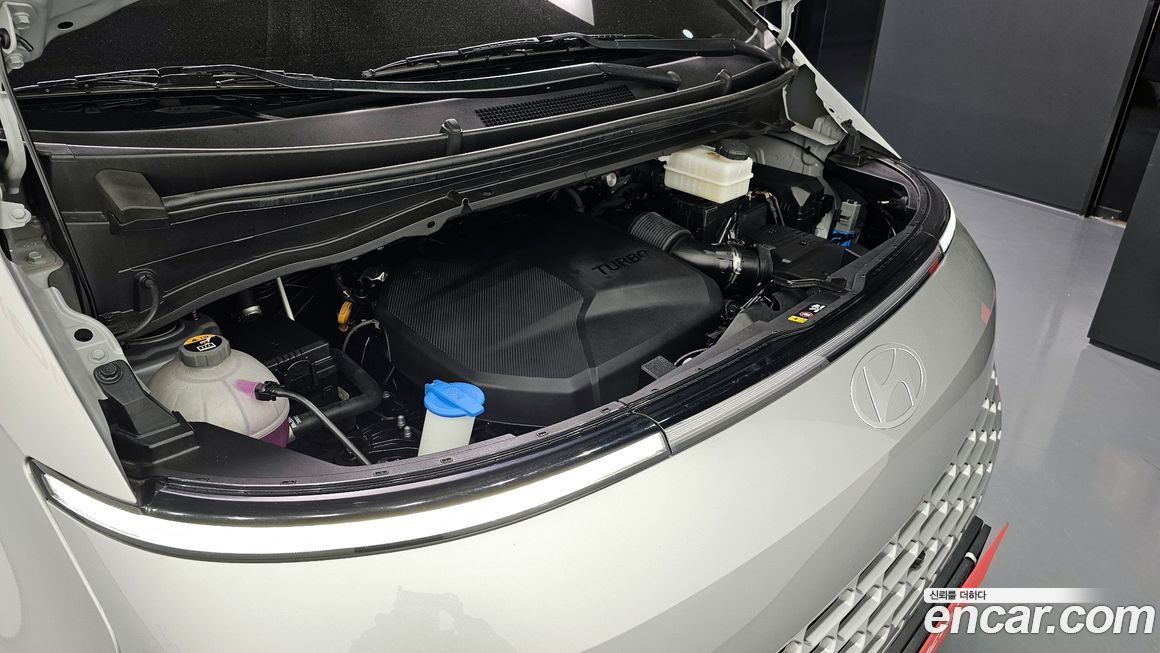 Hyundai Staria 2025